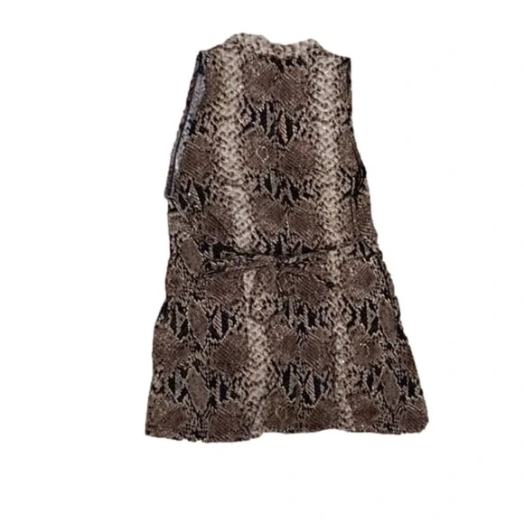 𝅺caché shortsleeve snakeskin top NWOT - Picture 2 of 2